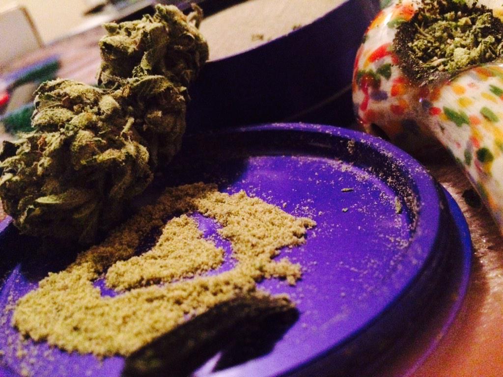 BabyPsychedelic's tweet photo. Piece, love, happiness. 💗 http://t.co/rJBEYHD2Qp