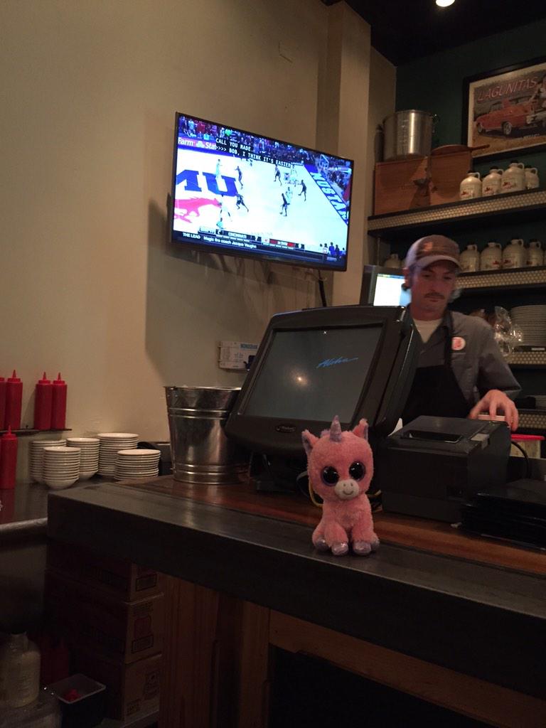 unicorn_george's tweet photo. In ATX. Where does one eat? @24DinerATX, of course! Bonus? @SMUBasketball is on TV!!! #ATX #delish http://t.co/LLcmfBoTJf