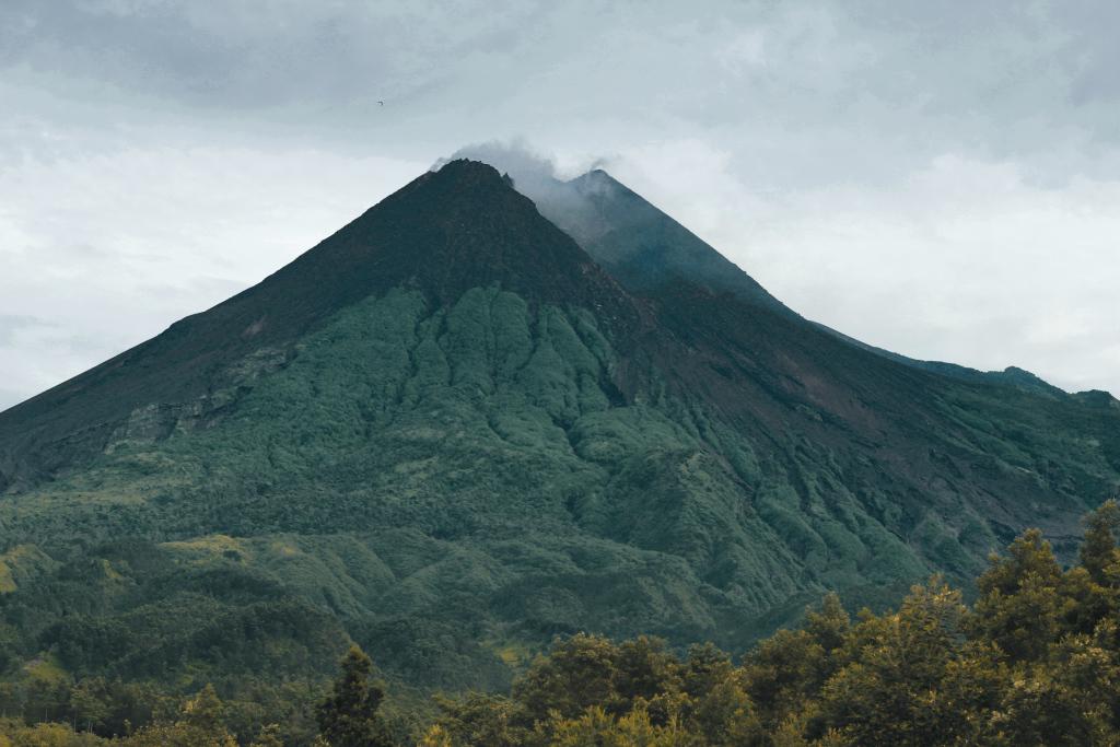 Picture_Jogja's tweet photo. #jogja #ayokejogja | RT @pasagmerapi: #Merapi  @SDMLYN:  Merapi gagah http://t.co/DtRg8cOXZA