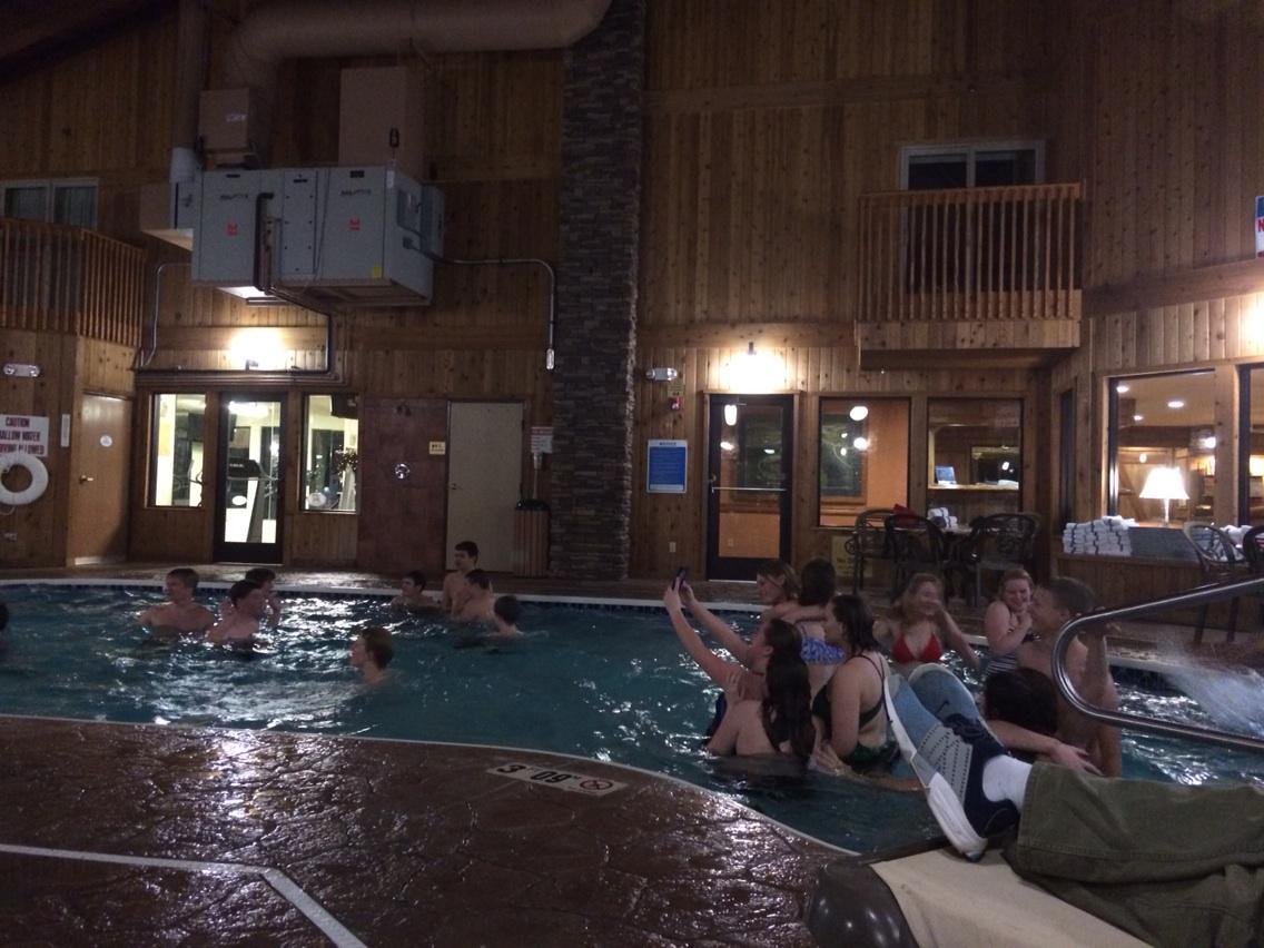 BSchanck1's tweet photo. This is what Alpine skiers do when not on the slopes! http://t.co/ZLI1rE1RIj