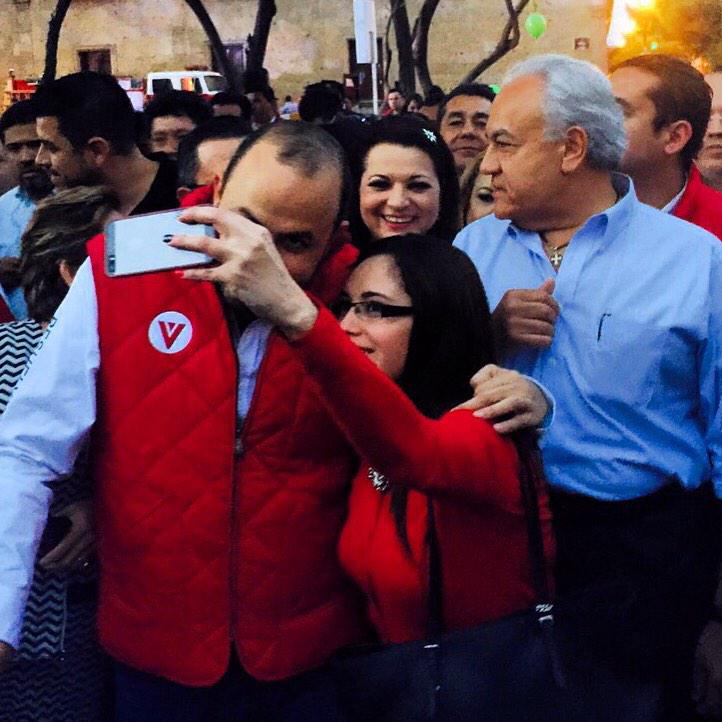 BAnllel's tweet photo. Antes del cierre de nuestro Pre-Candidato pues una Selfie !!! @rvillanueval porque es #JovenComoYo #UnidadPRI http://t.co/x6hUKxBmkb