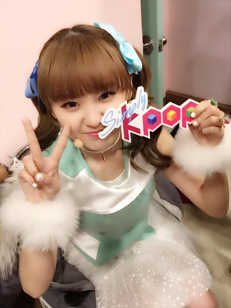 _Simplykpop's tweet photo. 펭귄댄스로 귀여움과 통통 튀는 매력으로 중무장한 #앤씨아 도 잠시 후 #심플리케이팝 만나 볼 수 있으니 채널 고정하세요~^^ #ComingSoon ~~!! http://t.co/0eij5VJA1n