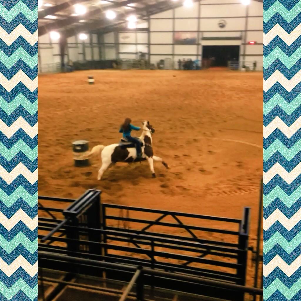 charity__keziah's tweet photo. #tbt running this big sweet girl last Saturday 🐴💖🎀 #rodeoislife 💪 http://t.co/91wJcwrKvs