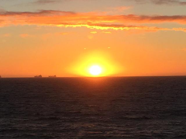 Runoel's tweet photo. インド洋に沈む太陽。from Perth http://t.co/NE1dTUiEG6