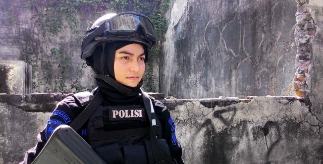PolwanTime's tweet photo. Bripda Nina, Polwan Cantik Berhijab Anggota Pasukan Wanteror #PolwanTime | http://t.co/Rm0DPdGbHi