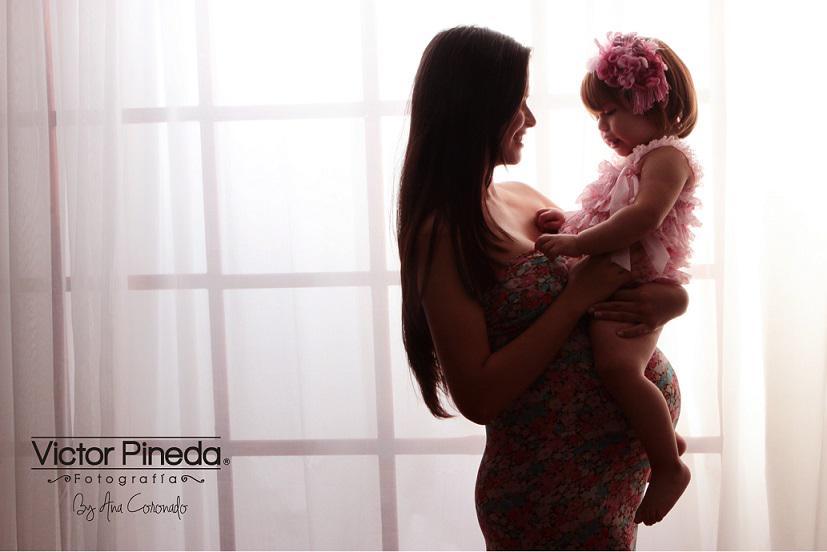 vipfotografia's tweet photo. Mi negrita @acoronado27 en el lente, captando la bendición de Inés al tener a sus dos tesoros tan cerquita http://t.co/EfE1Sc87Pl
