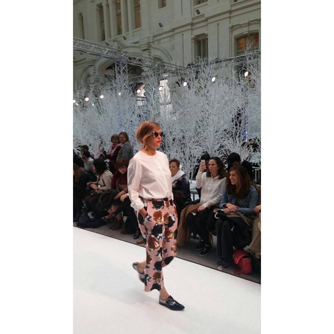 MFSHOWLIVE's tweet photo. Look de #Couchel by @elcorteingles en #TRESemméMFSHOW #modaplusize #curvies http://t.co/YuY3j2aUeY
