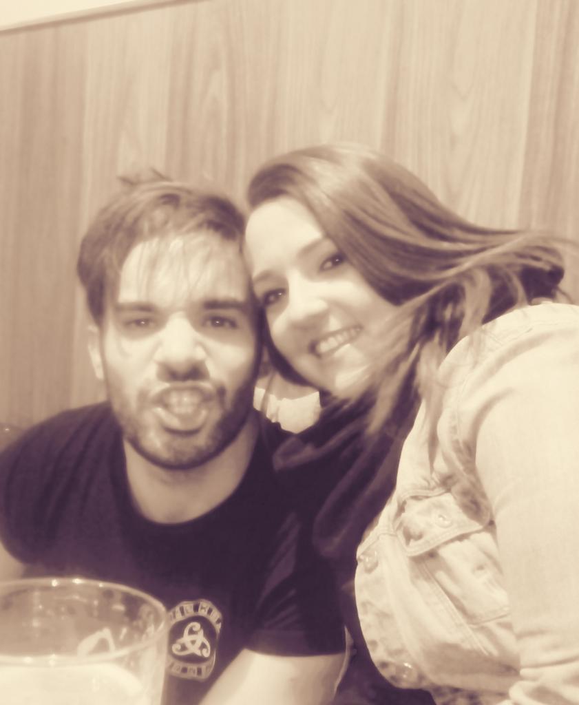 JuliaSanchezRub's tweet photo. Jueves perfectos ,en la mejor compañía ;) http://t.co/e5JFNA5QkL
