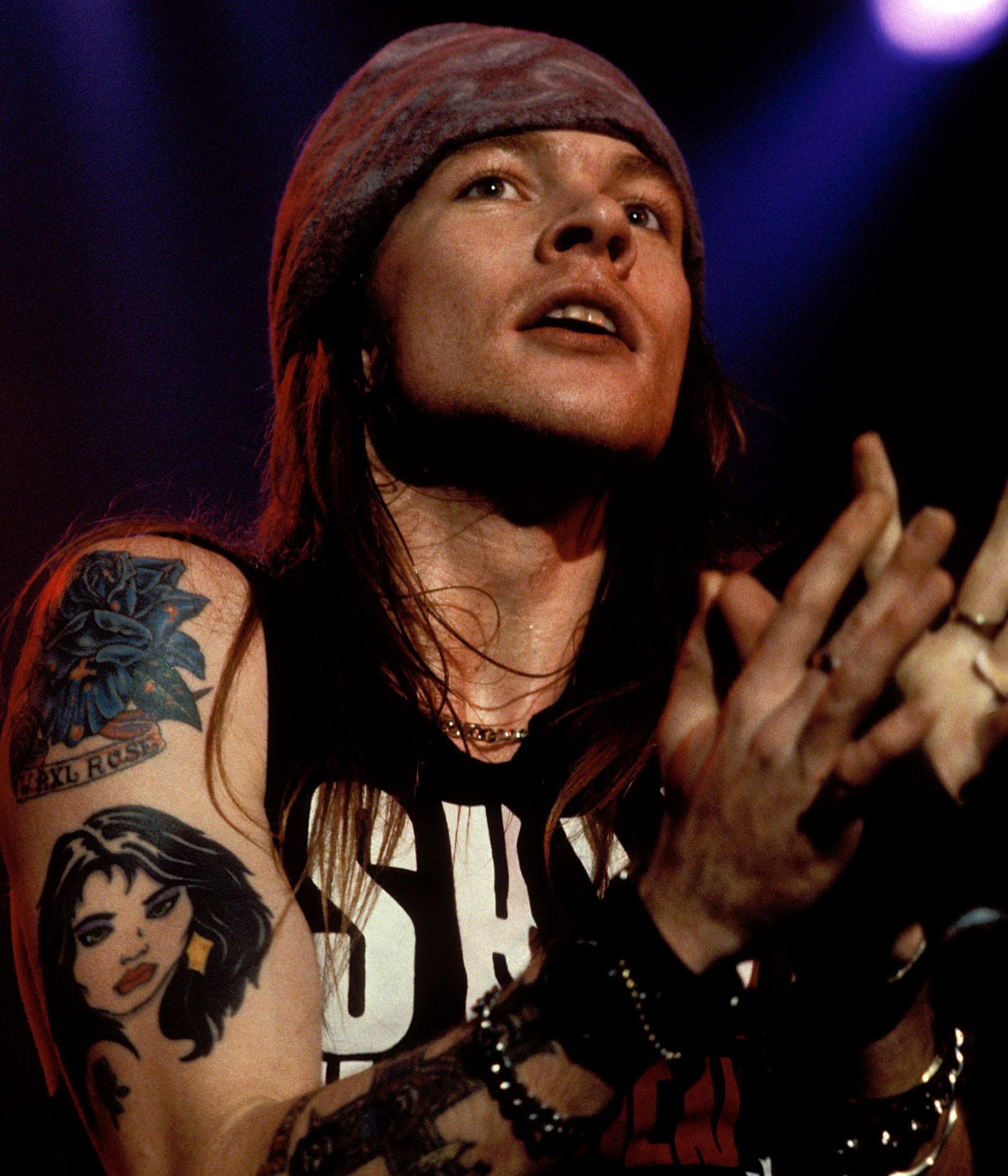 Bugün Guns N\ Roses vokalisti Axl Rose\un 53. do um günü. Happy birthday 