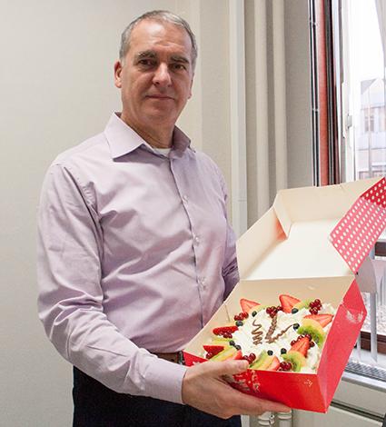 Kijk....dit zijn goede partners. Sandd, bedankt voor de felicitaties en de lekkere taart