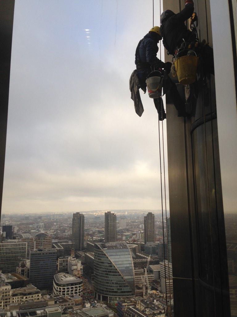 @TheTwoKatesAtTV @SarahLouise_001 <a href="/EdTurner15/">Ed Turner</a> Happy Friday, especially.the guys cleaning t42 windows #hangingout