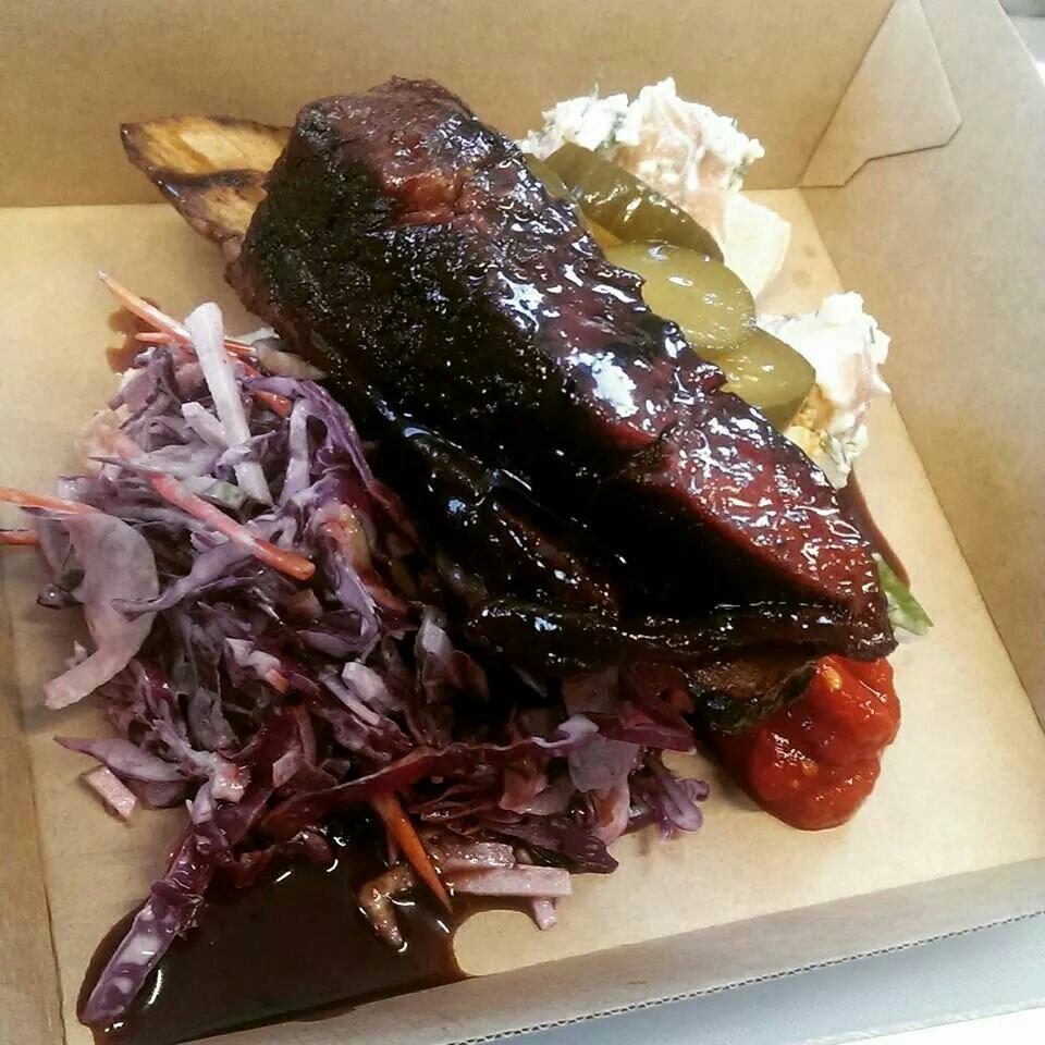 thebonelorry's tweet photo. Friday! Bone Lorry Time! BeefShortrib-pork hockbun-beefcheekcheeseburger Beaurepaires Mitchelton 5.30-sold out http://t.co/11uLQM9KnT