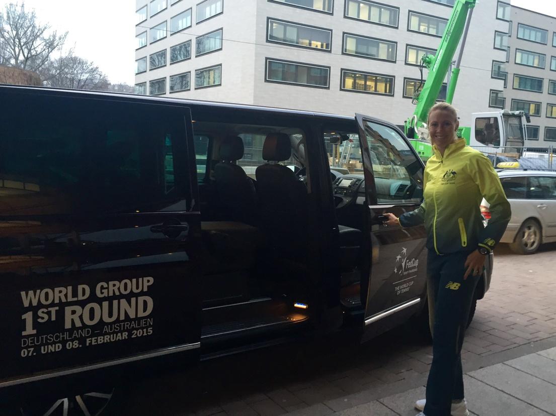 Brrrrrr it's -4 degrees in Stuttgart as <a href="/AliciaMolik/">Alicia Molik</a> leads the #FedCup team to early morning practice #GoAussies