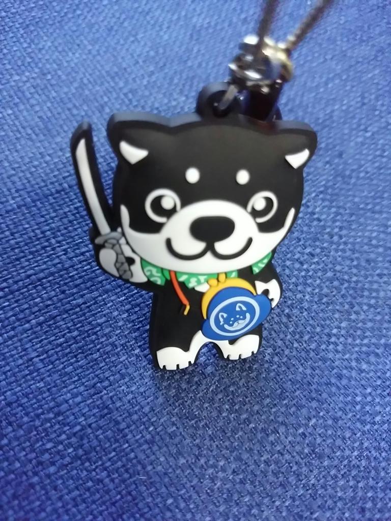 junzai_1869's tweet photo. 和んこ堂さんから柴っこちゃんの新グッズ届いたぁ～(≧∇≦*)かっわいぃ～ (∗ ˊωˋ ∗)ラバーストラップは早速スマホに付けて～♡缶バッチはおにぎりポーチに付けたよぉ～♡段ボールに貼ってあるシールもキレイに剥がせるんだよね～♪ http://t.co/Qcn3LZNIB9