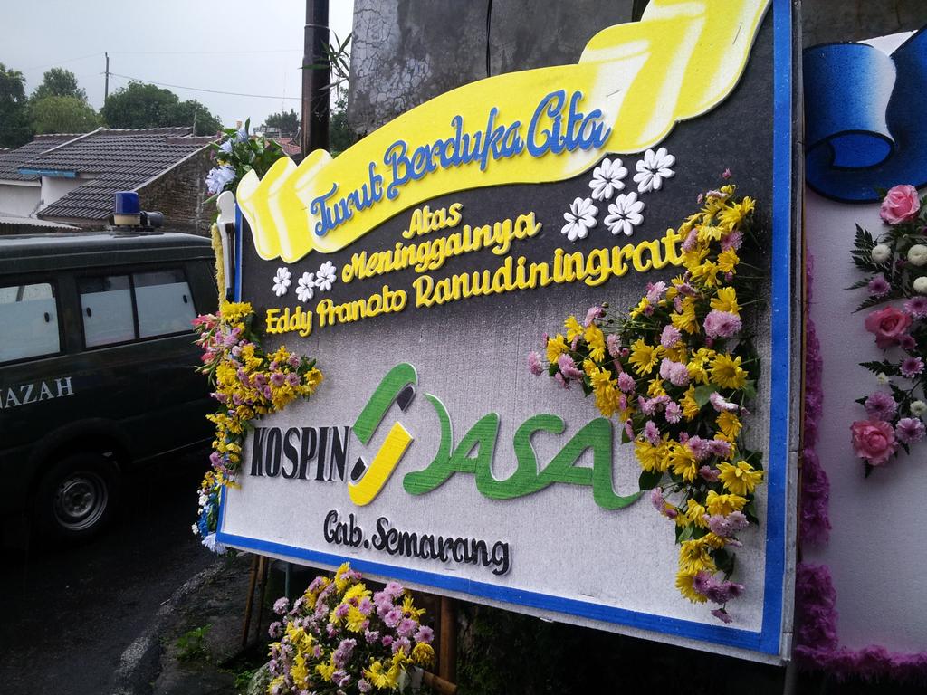 Kami ikut berduka atas meninggalnya Ayah dari <a href="/galihprakerti/">Galih Danoediningrat</a> , semoga dilapangkan jalan &amp; diterima disisinya #lelayu