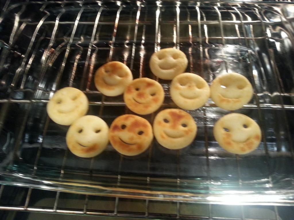 MarkSynan's tweet image. Hopefully the welsh rugby team will be smiling like this in 14 hours!