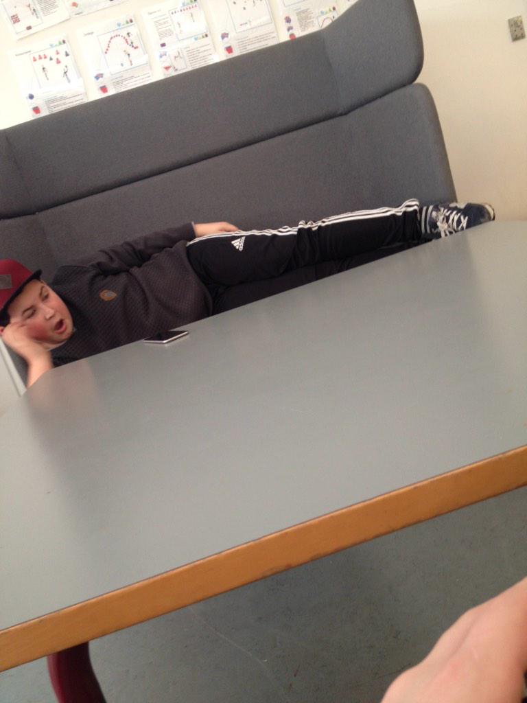 LindingerJ's tweet photo. Chilling!❤️❤️ #school#bad#help#phone#apple#hot#tomovic#my#mine#good#game http://t.co/VmOCqqc6jl