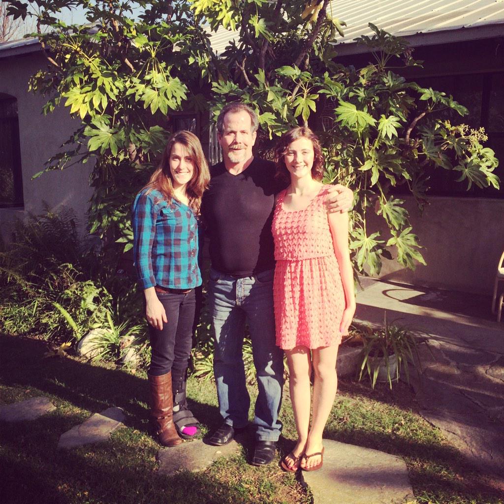 MiSs_Raqquel's tweet photo. Love my family!!! My sister my dad and I!!π #familyislife #ilovethem #dadsister #familycomesfirst http://t.co/e5MNmcfQjK