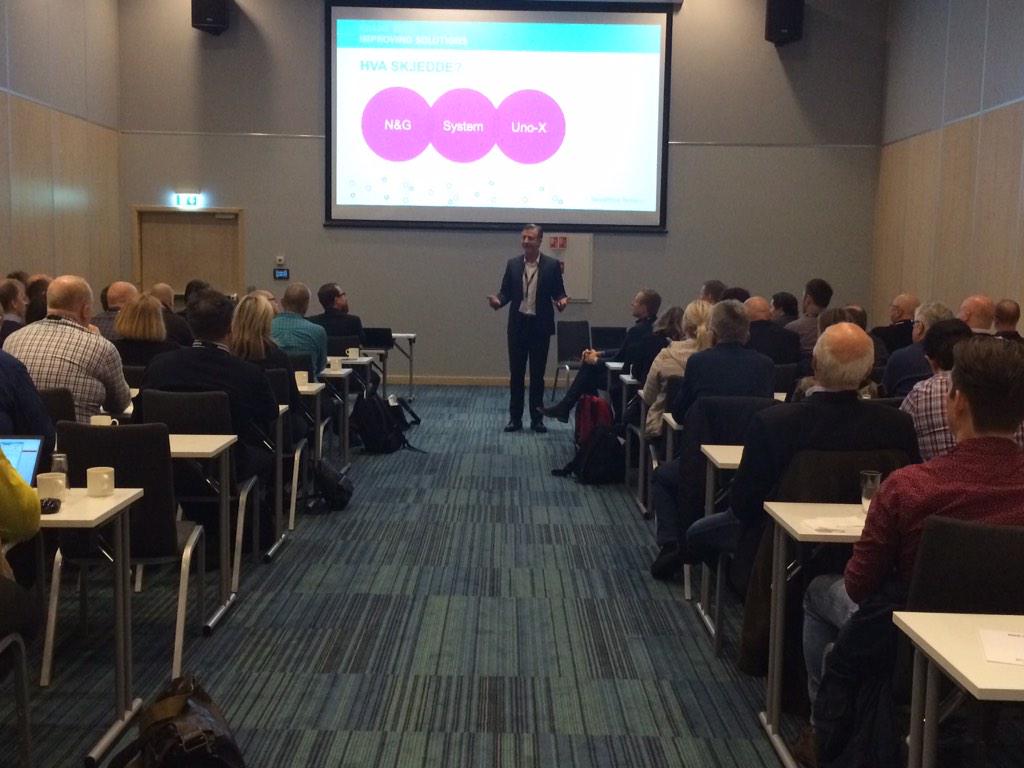 Amesto's tweet photo. Da er vi i gang med årets #AmestoSolutions kickoff med @JakaSolutions i spissen! Ønsker alle en super dag 😊 http://t.co/8nCF9Gn9U4