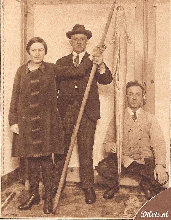 Deze paling werd in 1928 gevangen in het #Alkmaardermeer. Hij woog 12,5 kg en was 1,5 meter lang!