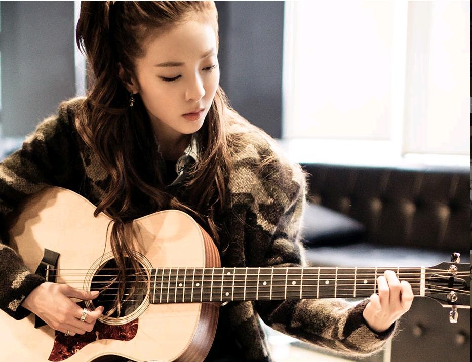 the2ne1hour's tweet photo. Dara 🎸 http://t.co/pByevQz1cE