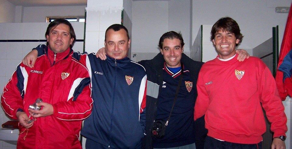 Quintanamontero's tweet photo. Gran cuerpo tecnico del Sevillafc Liga nacional juvenil campeón en la temporada 05-06 @OsornoJc #pinelo @JOSMAFIDALGO http://t.co/3fEZRPP3Ne