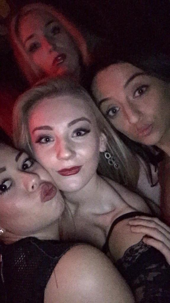 MissKaterinaR's tweet image. Fun night at #theboxsoho with @BethanyLilyA &amp;amp; @jodieleamusic #crazy