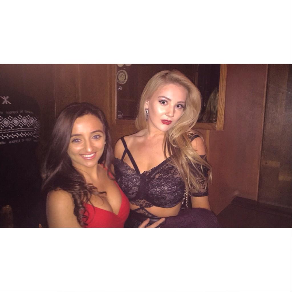 MissKaterinaR's tweet image. Fun night at #theboxsoho with @BethanyLilyA &amp;amp; @jodieleamusic #crazy