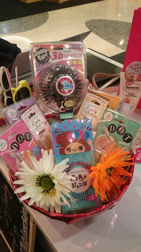 Yuk buruan datang ke booth KBJ dan selfie disana! Kamu bisa dapetin hampers cantik dari <a href="/AYOUBeauty/">AYOU Beauty</a> #KBJValentine