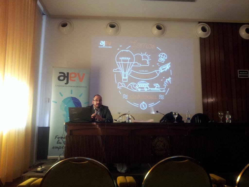 Unos minutos antes del casting #OperacionEmprende conocemos x fin a <a href="/pedroreig/">pedroreig</a> <a href="/AJEValencia/">AJEV</a> #MaratonAjev