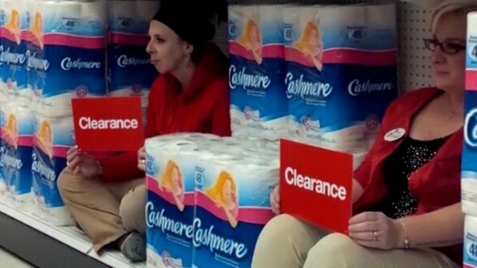 rankandfileca's tweet image. gallows humour by #TargetCanada workers in Ottawa #canlab #cdnpoli #Target #solidarity