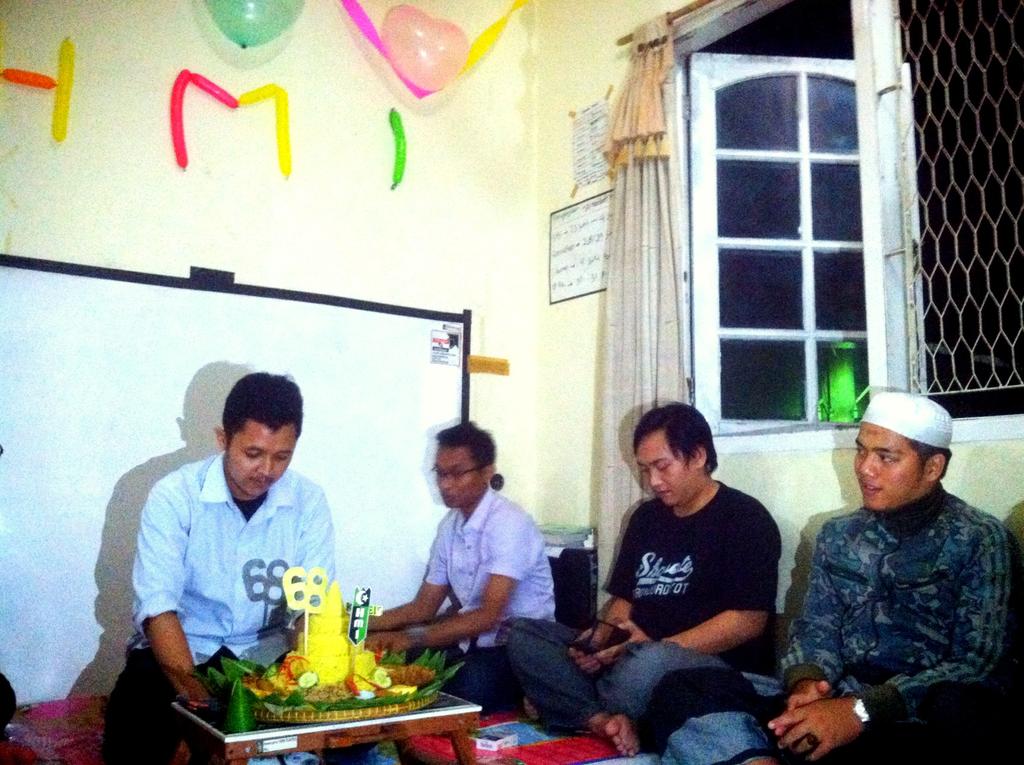 Tasyakuran Milad HMI 68 <a href="/HMI_KAFEIS/">HMI KAFEIS CIPUTAT</a> cc <a href="/infoHMI/">Info HMI</a>