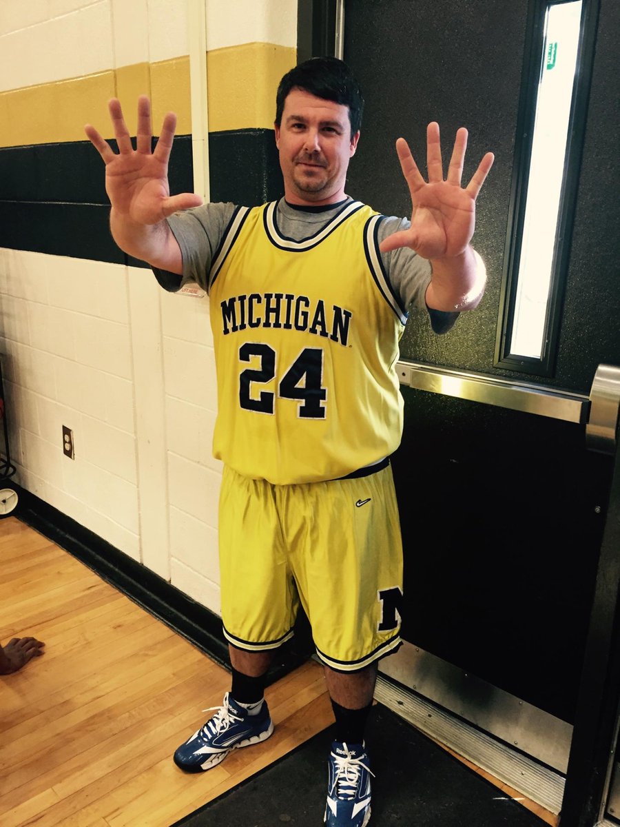 Jimmy King (aka Coach Gilmore) graced us with his presence at the student vs faculty bball game at Newnan High!
#fab5