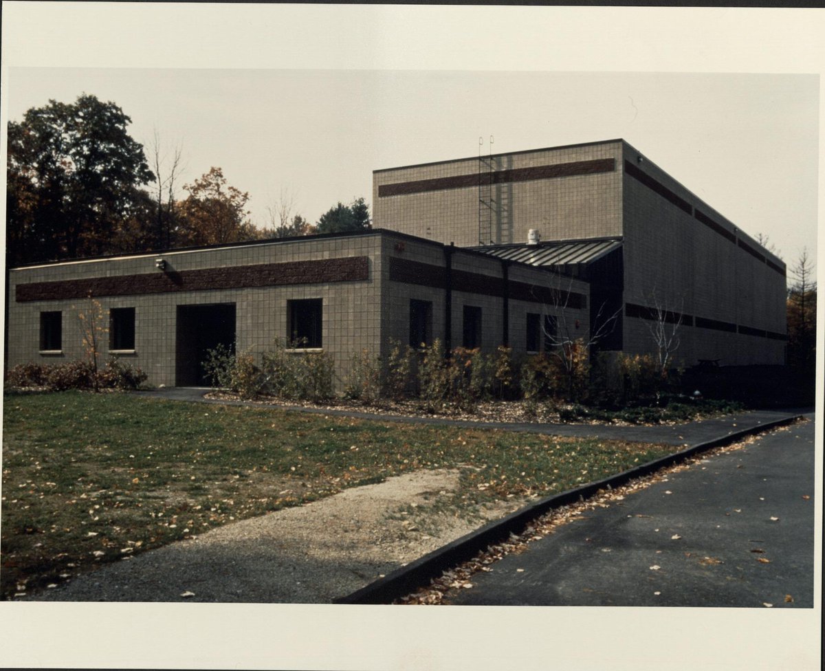 ColdStorageDoc's tweet image. Premiere today! Come see how much the Harvard Depository has grown since its one-module beginnings in 1986.