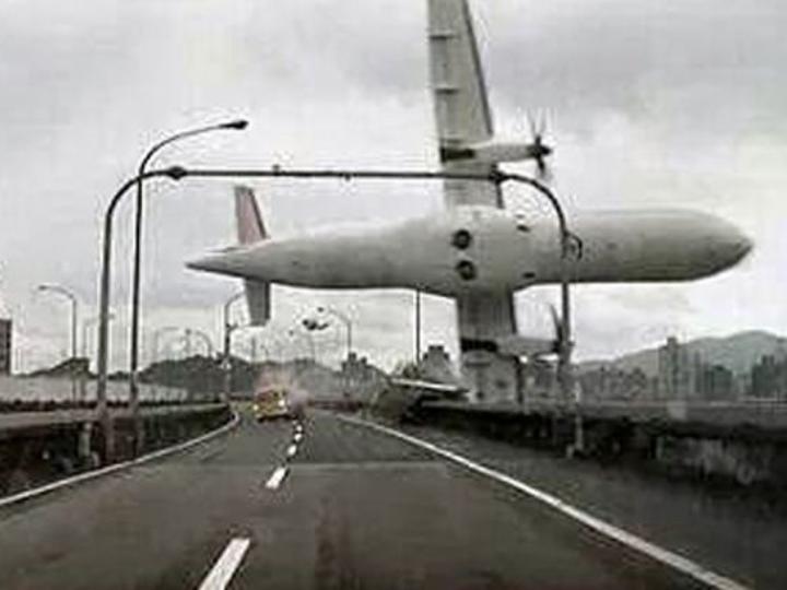 Pilot Berusaha Selamatkan Pesawat Hingga Saat Terakhir dlvr.it/8QRmHG