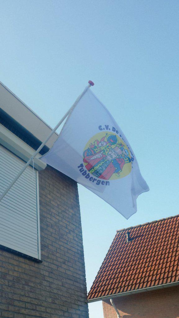 Wat hangt die er mooi bij! Met dank aan onze nieuwe sponsor <a href="/News_Outside/">News Outside</a> #vakmanschap #BEDANKT!