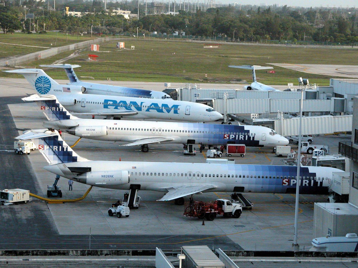 dreamlifter78's tweet photo. something is in between.... #MD80 #MD80com http://t.co/kL5kV5gek1