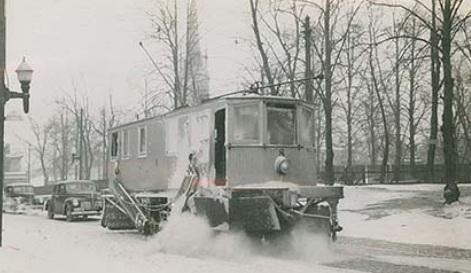 Ever wonder what an old school snow plow looked like? Here's one cruising down Spring Garden &amp; Grafton in 1942!
