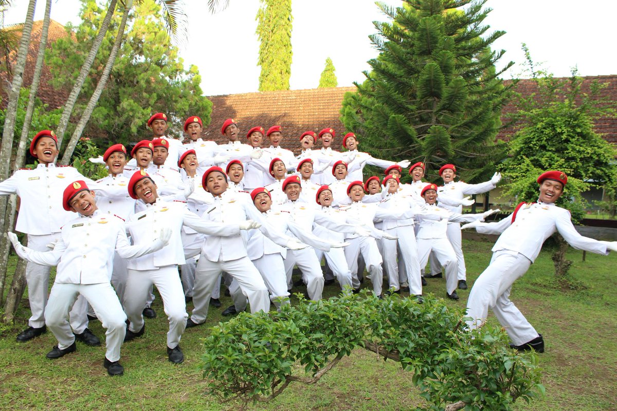 bara_smkn3yk's tweet image. @LBBteladan Pasukan Baret Merah @smkn3jogja .. Helliyeeh........ Yeeeaaahhhh!!! #inipletongw #PRAYATA57