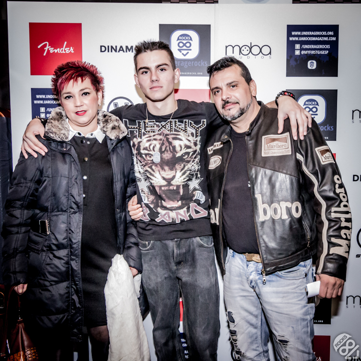MyFirstGigEsp's tweet photo. Fotocol del #UARDINAMO del domingo pasado con @LazyLizardMusic @NaranjaGrupo @StringsSeven7 http://t.co/YMkF5Tmjuz