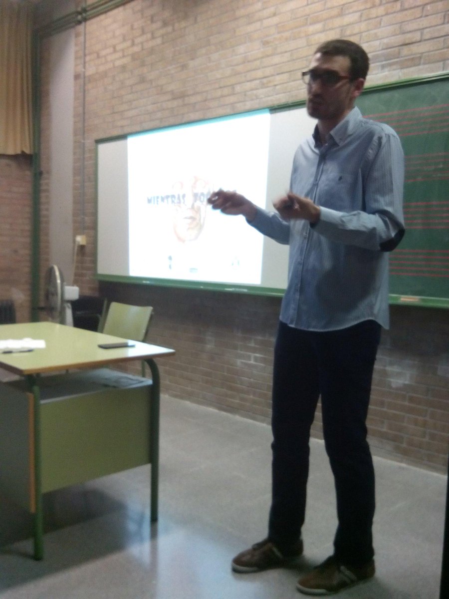 jserraf2012's tweet photo. Impresionant la conferència de @joanferras al @CPMCastellon. Satisfets després d'haver  d'escoltat les seues paraules http://t.co/8CyeoqtjKG