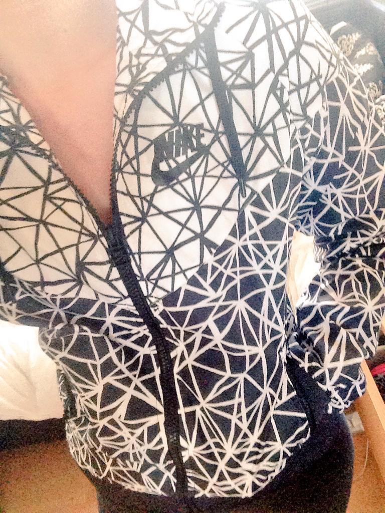 Simone_OB's tweet photo. Today's purchase 🐼#nike #running #finess #training http://t.co/T33ZTtZXFC