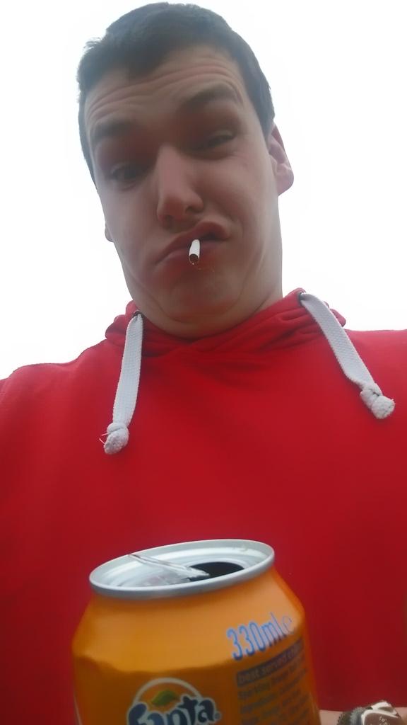 PadraigKelly5's tweet photo. @AndrewDillon93 @johnmcswagg #rattled http://t.co/kUH7f3oizl