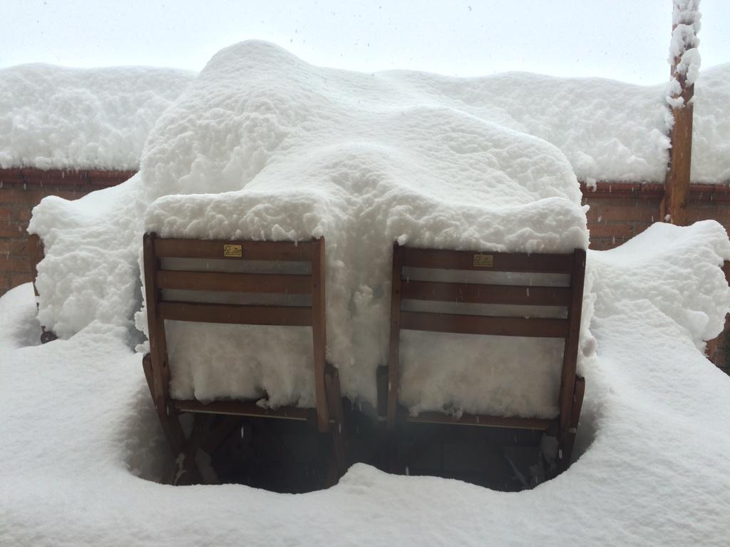 Pasquale_Paparo's tweet photo. Comoda Neve.. NeveModena #NeveMo #Neve #Modena http://t.co/qWS7KFOp3G