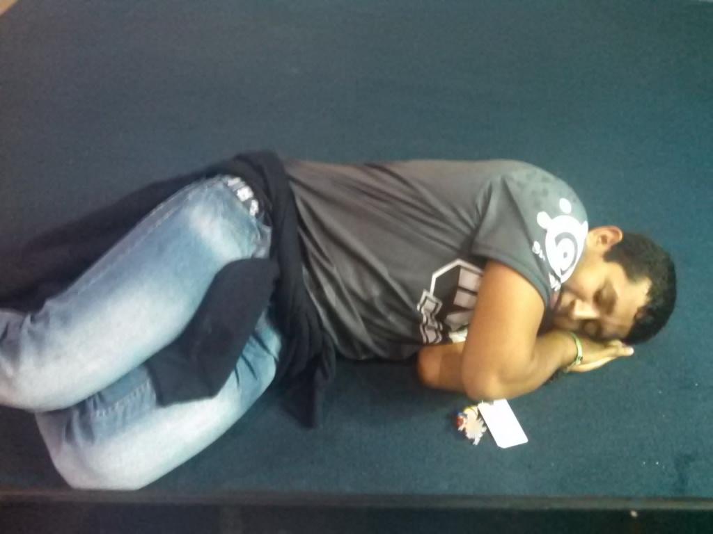 DaNNobre's tweet photo. @BBSeguros #BBSeguroSalva abaixo  disso  só 7 palmos  abaixo bbSeguros  Kkkkk http://t.co/wdIlOPDlme
