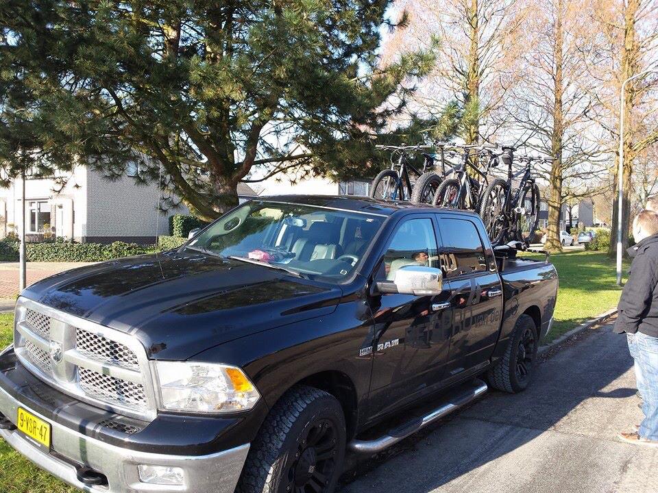 Fietsen opgeladen en tank van de <a href="/fietsPRO/">fietsPRO</a>-Dodge vol... <a href="/SuperSundaytx/">Super Sunday Texel</a> tot morgen !