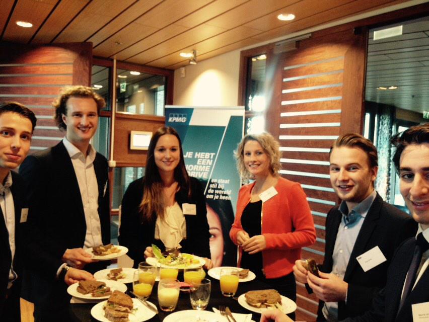 Zijn dit de studenten die we meenemen naar Dubai? Selectiedag voor de Kpmg International case Competition!