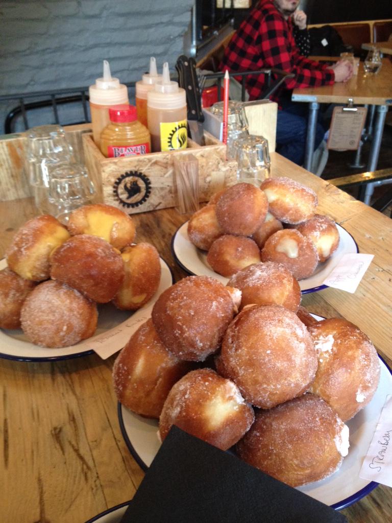 MissSueFlay's tweet photo. @SmokeWorksBBQ @Flavour105 @TeaTimeTreatery @Pippa_CTx @MaxDFree amazing doughnuts today thanks so much!!! http://t.co/acjRvxN2ZV