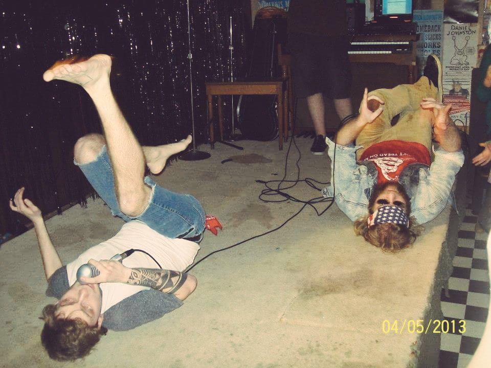 MikeyZEROE's tweet photo. Sometimes you just have to do weird things with your friends on stage. @AwillowAwillow #RIPSeaside http://t.co/YqSGTTfkdt