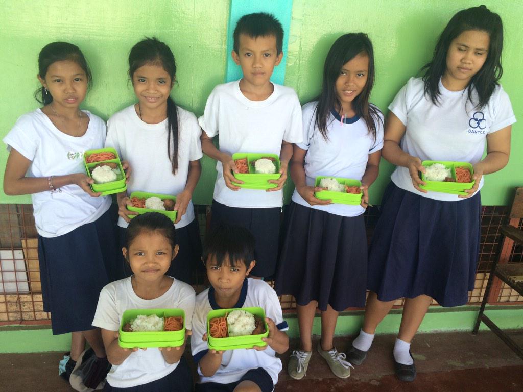yfc_anna908's tweet photo. Never stop doing little things for others. Sometimes those little things occupy the biggest part of their hearts! 😆😆😆 http://t.co/slLa2yVdFz